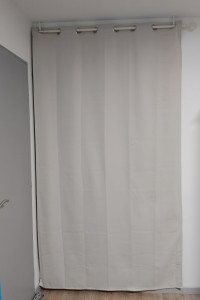 Photo de galerie - Pose d'un rideau occultant avec tringle au plafond
