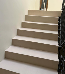 Photo de galerie - Escalier en béton ciré 