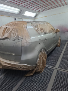 Photo de galerie - Un tour complet de la voiture et réparation aile arrière et pare choc 