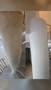 Photo de galerie - Comme neuf colonnes d'escalier