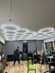 Photo de galerie - Installation luminaire salon coiffure Gex 