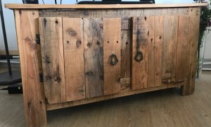 Photo de galerie - Fabrication d'un meuble TV avec bois recyclés
