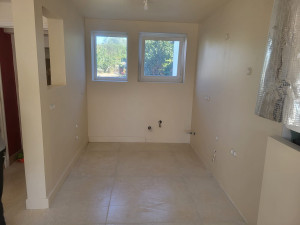 Photo de galerie - Préparation du support, enduit de finition, ponçage, une sous-couche et de couche de peinture de finition