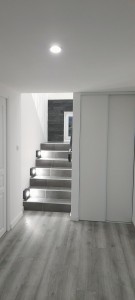 Photo de galerie - Carrelage escalier, réalisation de spot encastrer 