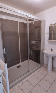 Photo de galerie - Plomberie salle de bain lavabo cabine de douche cuivre