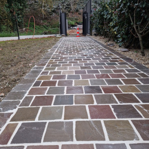 Photo de galerie - Réalisation d'un allée pavé 14X14 grès