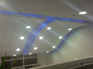 Photo de galerie - Plafond courbe salon de coiffure Yohan Ka, le pontet