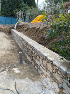 Photo de galerie - Création mur, soutiennent en anglo bancher avec habillage en pierre sèche 