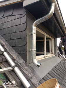 Photo de galerie - Rénovation complète d'un chien assis 
depose ancien support+isolation fibre+habillage complet zinc et ardoises

