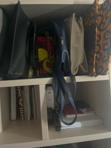 Photo de galerie - RANGEMENT ARMOIRE SACS