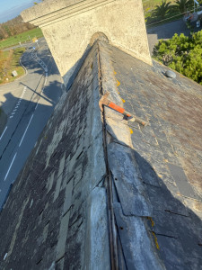 Photo de galerie - Descellement de toutes les faîtières