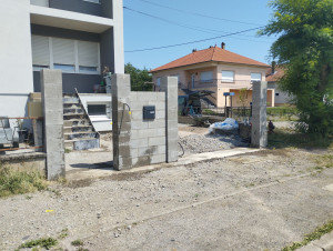 Photo de galerie - Pose de portail extérieur avec portillon