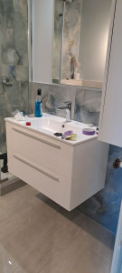 Photo de galerie - Installation meuble vasque 
cabine de douche 
