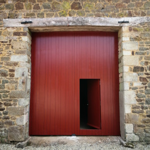 Photo de galerie - Fabrication et pose d'une porte de grange