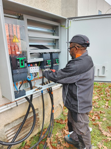 Photo de galerie - Je suis un technicien réseau 
courant fort 