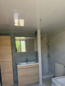 Photo de galerie - Rénovation salle de bain , faïences , receveur de douche et kit meuble salle de bains + miroir