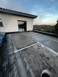 Photo de galerie - Couler la chape en béton