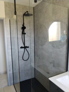 Photo de galerie - Changement de douche.
receveur.paroi. mitigeur.faience.