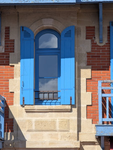 Photo de galerie - Fenêtre bleu sur soulac