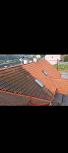 Photo de galerie - Nettoyage  d'une toiture plus hydrofuge 
