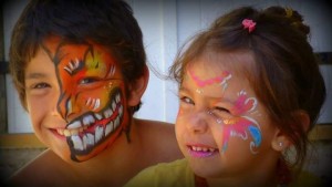 Photo de galerie - Maquillage enfant Aquacolor 
s'enlève facilement à l'eau et au savon