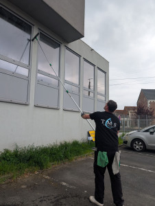 Photo de galerie - Nettoyage de 475m2 de locaux suite à des travaux ainsi que de plus de 60 vitres très techniques intérieures et extérieures. 