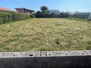 Photo de galerie - Débroussaillage d’une parcelle de terrain au tracteur 