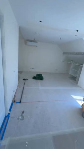 Photo de galerie - AVANT — Préparation de la chambre Murs à préparer avant la mise en peinture.
