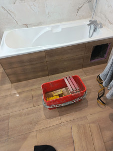 Photo de galerie - Habillage d'une baignoire avec des carreaux de 30 x 60 avec sa trappe 