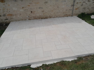 Photo de galerie - Pose terrasse + nettoyage pierre naturelle + protection 