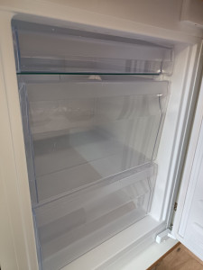 Photo de galerie - Nettoyage et dégivrage d'un congélateur 