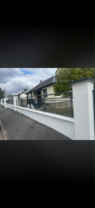 Photo de galerie - Peinture pour la façade d’une clôture 