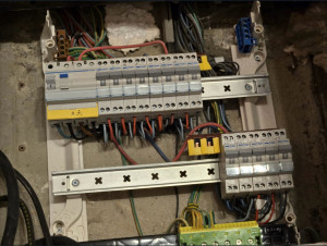 Photo de galerie - Tableau électrique AVANT, demande de rajouter certains disjoncteurs
