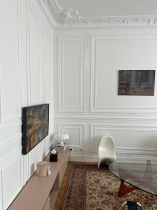 Photo de galerie - Pose moulure double encadrement dans un séjour 