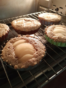 Photo de galerie - Tartelettes poires amandines faites maison avec amour 