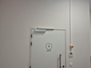 Photo de galerie - Fourniture et pose d'un ferme porte dorma ts93
