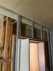 Photo de galerie - Réalisation de l’ossature et du doublage de cloison