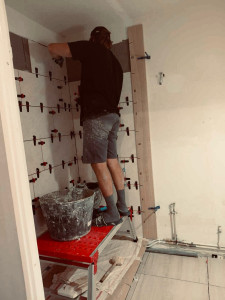 Photo de galerie - Petite maçonnerie, faïence, crédence, pose de sol, montage de meuble, peinture