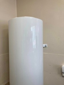 Photo de galerie - Installation d'un chauffe eau 200L en remplacement d'un sous évier 15L . 