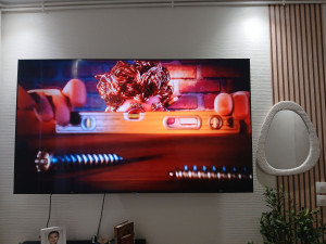 Photo de galerie - Montage support mural accrochage tv et miroir 