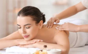 Photo de galerie - Envie d’un massage à domicile? Je propose mon service de massage pour femmes relaxant à des prix abordables. N’hésitez pas à me contacter !