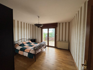 Photo de galerie - Dépose et pose de tapisserie. avec ou sans raccords. 