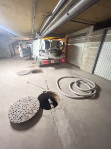 Photo de galerie - Curage entretiens réseaux avec véhicule spécialisé avec hp 370 bar 