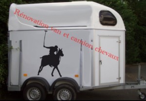 Photo de galerie - Bonjour je vous propose mes services pour vous faire peulouse haies maçonnerie téléphone scooter et van et camion chevaux aussi 