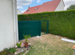 Photo de galerie - Clôture rigide avec occultants et portillon 