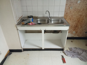 Photo de galerie - Je veux faire montage et fixation le meuble (celle-là avant montage)