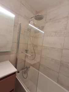 Photo de galerie - Installé bain et douche et pare-brise 