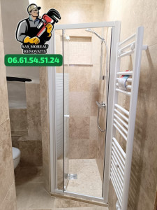 Photo de galerie - Création d'une douche sur mesure dans une maison de village avec l'optimisation du gain de place