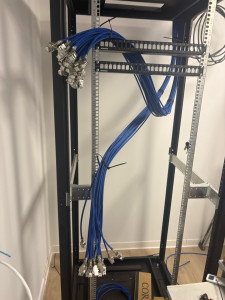 Photo de galerie - Préparation noyau RJ45 Cat6.A pour baie de DataCenter