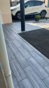 Photo de galerie - Pose de carrelage 20x60 en extérieur 